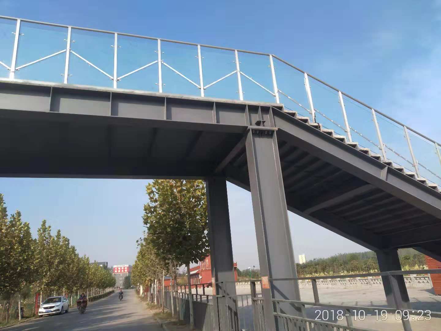 众翔钢结构天桥案例